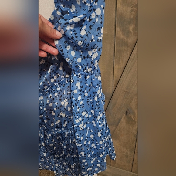 MAJORELLE Ailish Blue Ditsy Floral Mini Dress Flowy Long Sleeves Front Cutout. L - Picture 13 of 15